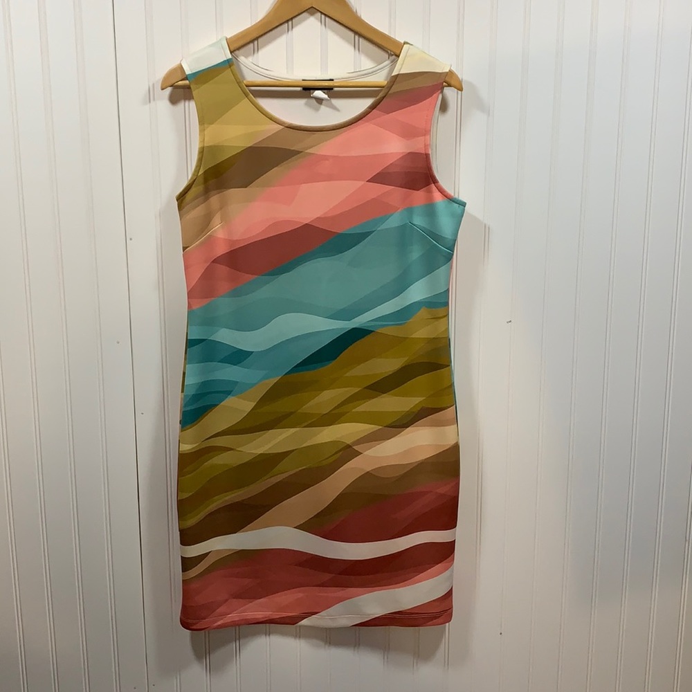 VENUS Colorful Wave Pattern Midi Dress